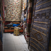 L'ombre se transforme en couleur (Marchés de Marrakech)