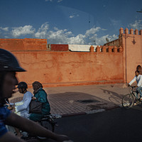 ELEGY of a solitary journey ( Southern Morocco seen by a sitting passenger ) / Élégie d’un voyage solitaire ( Le sud marocain vu par un passager )