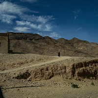 ELEGY of a solitary journey ( Southern Morocco seen by a sitting passenger ) / Élégie d’un voyage solitaire ( Le sud marocain vu par un passager )