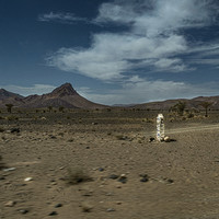 ELEGY of a solitary journey ( Southern Morocco seen by a sitting passenger ) / Élégie d’un voyage solitaire ( Le sud marocain vu par un passager )