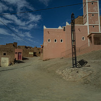 ELEGY of a solitary journey ( Southern Morocco seen by a sitting passenger ) / Élégie d’un voyage solitaire ( Le sud marocain vu par un passager )