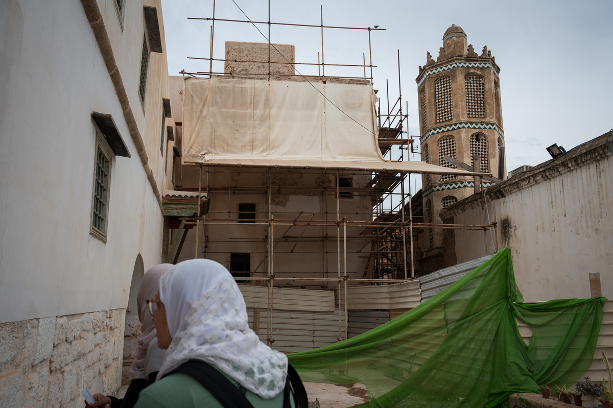 Framing Algeria